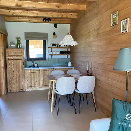 Akor House W Zebie *