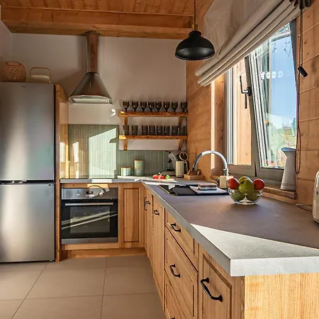 Akor House W Zebie Zab