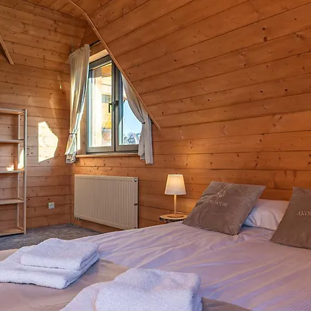 Akor House W Zebie *